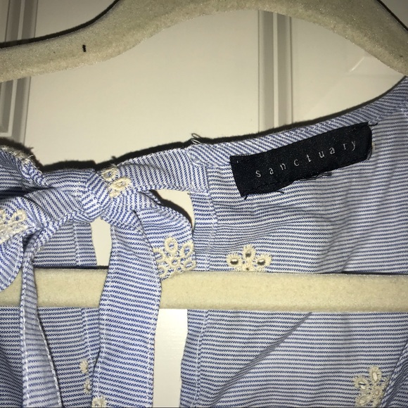 BLUE/WHITE SCALLOPED BLOUSE (size M) - Picture 2 of 3